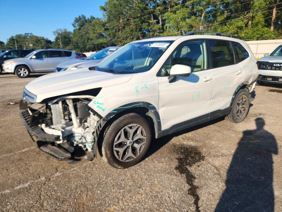 SUBARU FORESTER 2019 with VIN JF2SKAGC0KH517801 - Photo from auction