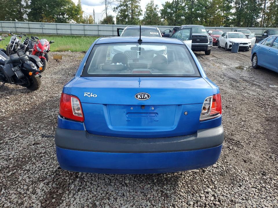 Foto 6 de la subasta – 2010 KIA RIO con VIN KNADH4A36A6667371