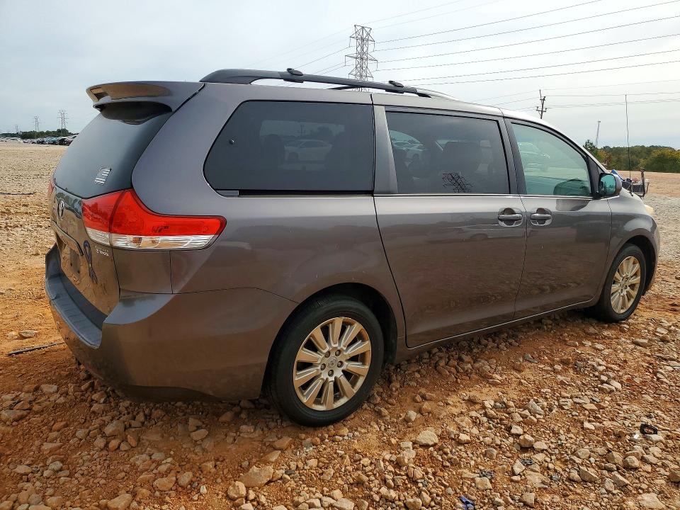 Снимка 3 от търг – 2012 TOYOTA SIENNA с VIN 5TDJK3DC5CS045425