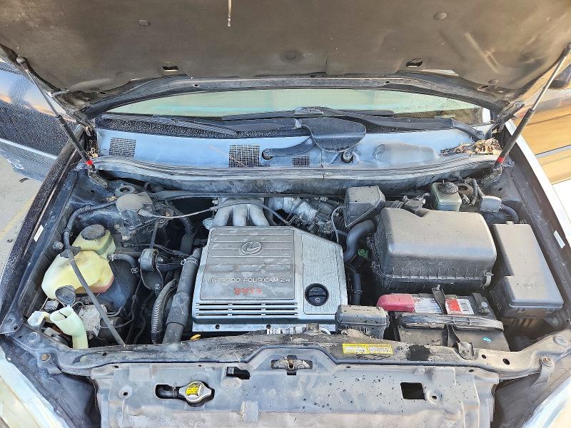 Photo 12 from auction – 1999 LEXUS RX with VIN JT6HF10U6X0090573