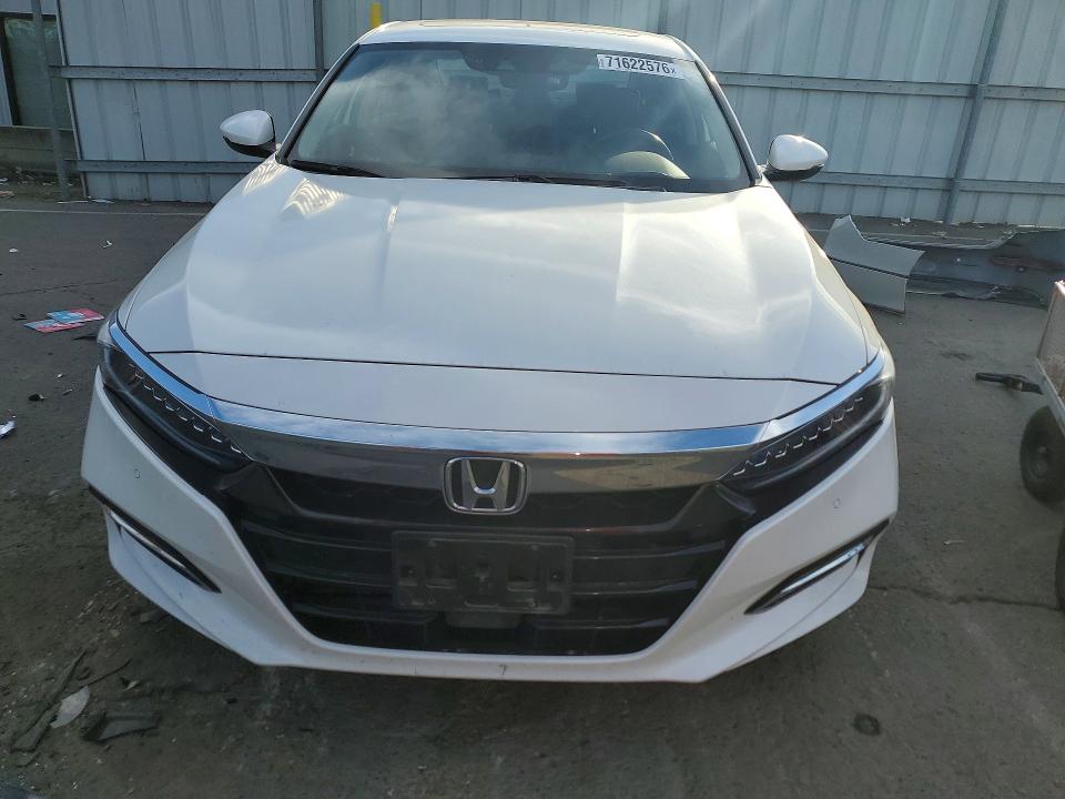 Снимка 5 от търг – 2018 HONDA ACCORD с VIN 1HGCV3F94JA006001