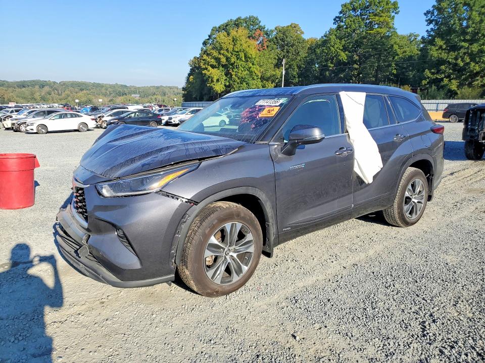 TOYOTA HIGHLANDER 2021 مع رقم تعريف المركبة 5TDHBRCH8MS518623 - صورة من المزاد