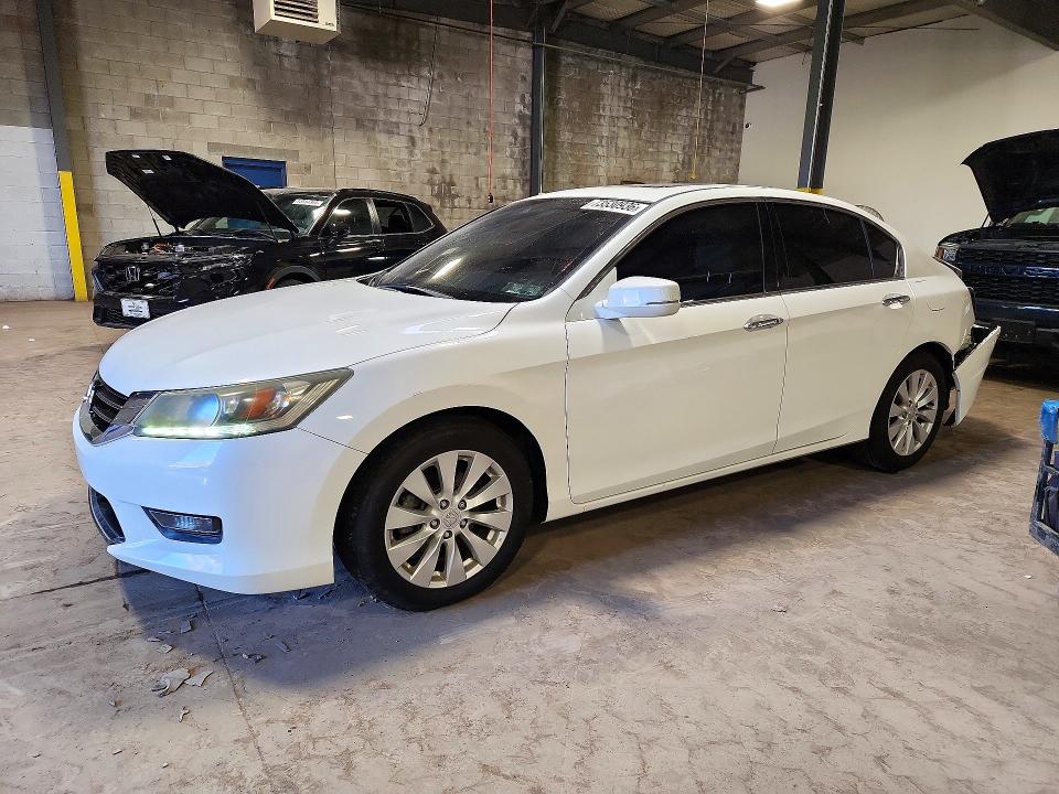 HONDA ACCORD 2015 с VIN 1HGCR3F86FA018055 - Снимка от търг