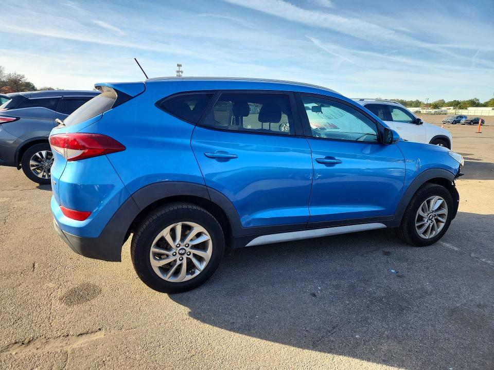 Photo 3 from auction – 2017 HYUNDAI TUCSON with VIN KM8J3CA49HU485737
