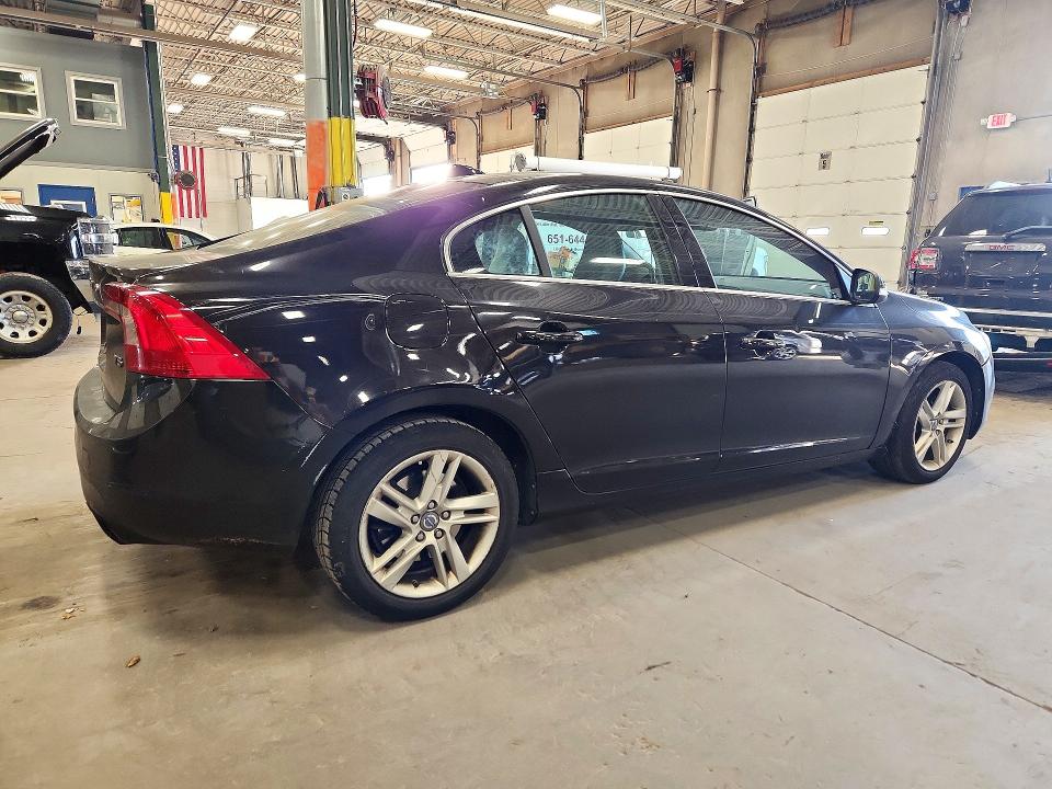 Foto 3 de la subasta – 2014 VOLVO S60 con VIN YV1612FS1E1299263