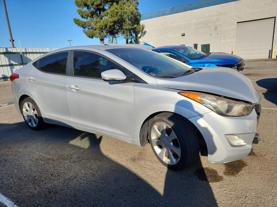 Снимка 4 от търг – 2012 HYUNDAI ELANTRA с VIN KMHDH4AE0CU196817