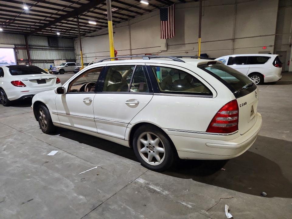 Снимка 2 от търг – 2004 MERCEDES-BENZ C с VIN WDBRH61J24F464788
