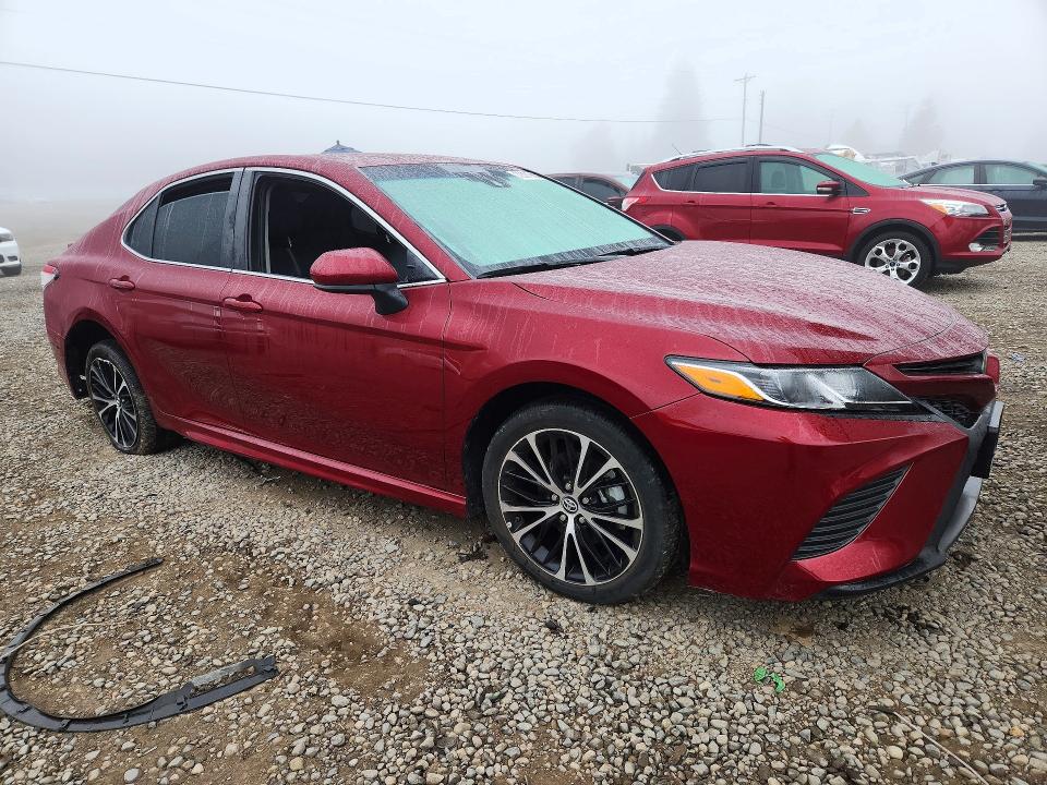 Снимка 4 от търг – 2018 TOYOTA CAMRY с VIN 4T1B11HK0JU667237
