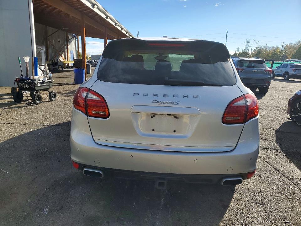 Снимка 6 от търг – 2011 PORSCHE CAYENNE с VIN WP1AE2A20BLA92602