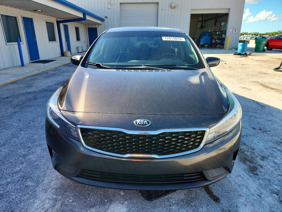 Foto 5 de la subasta – 2018 KIA FORTE con VIN 3KPFK4A73JE215582