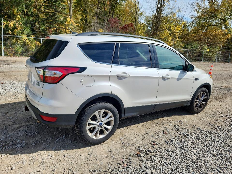 صورة رقم 3 من المزاد - 2017 FORD ESCAPE مع VIN 1FMCU9G99HUD17172
