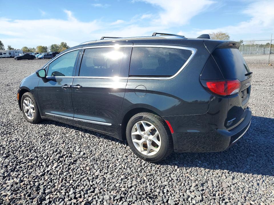 Фото 2 с аукциона – 2018 CHRYSLER PACIFICA с VIN 2C4RC1EG0JR227352
