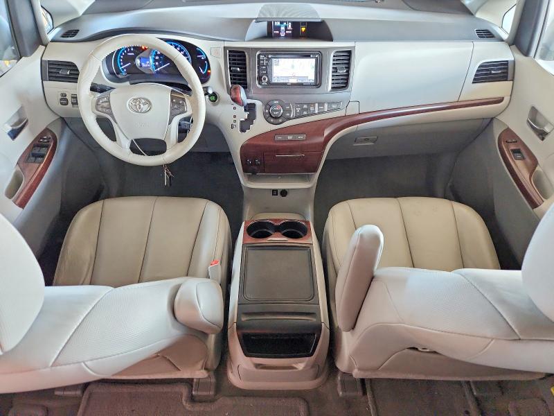 Снимка 8 от търг – 2014 TOYOTA SIENNA с VIN 5TDYK3DC1ES453986