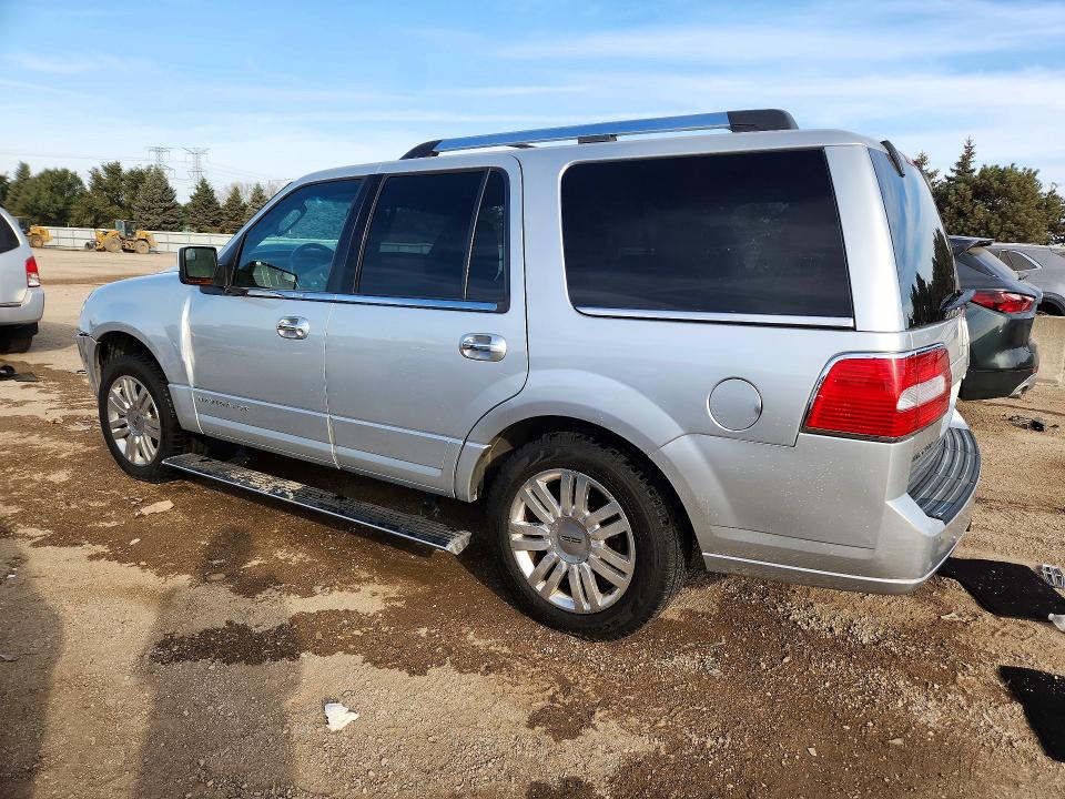 Photo 2 from auction – 2014 LINCOLN NAVIGATOR with VIN 5LMJJ2J53EEL08256