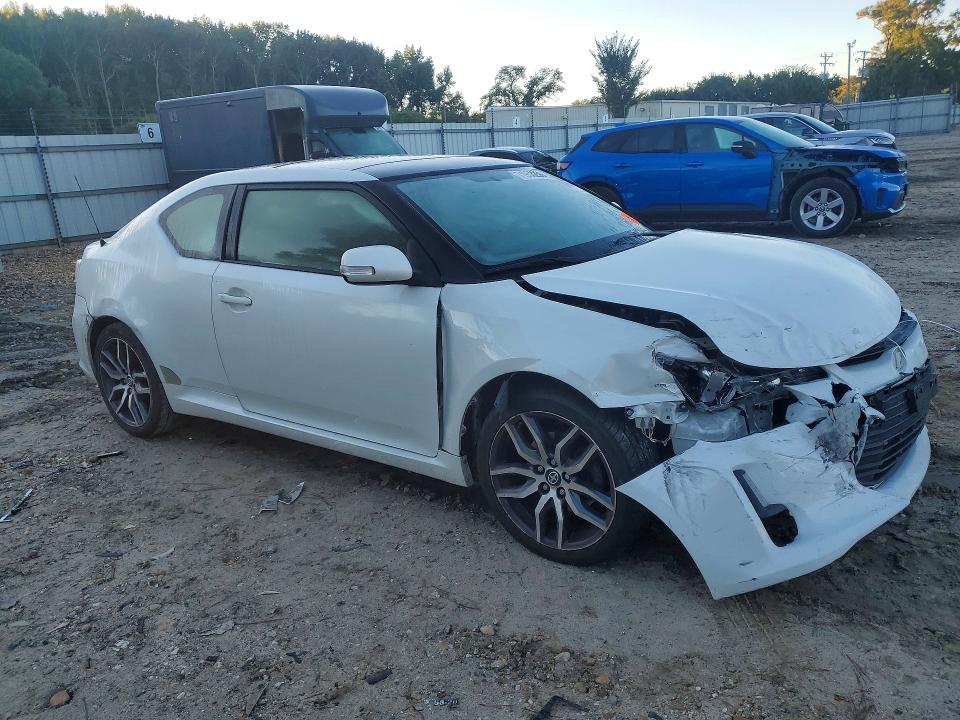 Снимка 4 от търг – 2015 SCION TC с VIN JTKJF5C71FJ011402