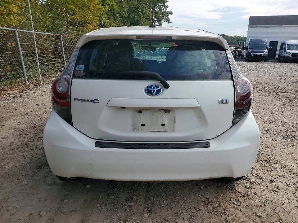 Zdjęcie 6 z aukcji – 2013 TOYOTA PRIUS C z VIN JTDKDTB36D1051749