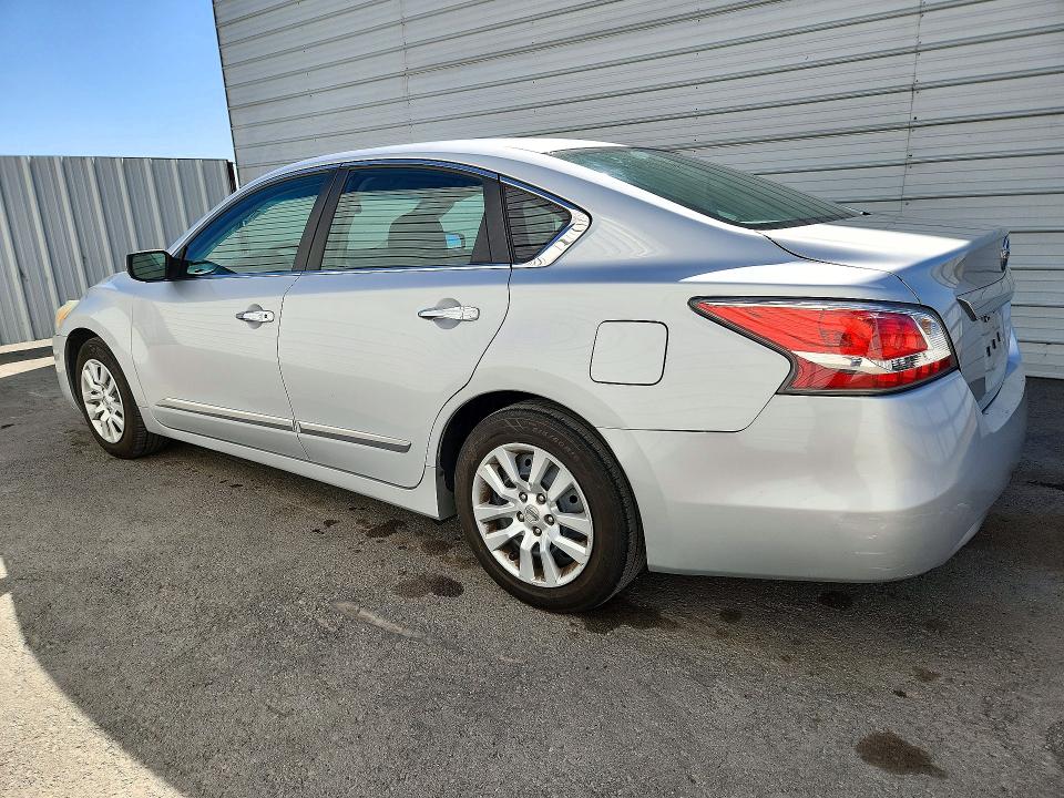 Снимка 2 от търг – 2015 NISSAN ALTIMA с VIN 1N4AL3AP8FN369005