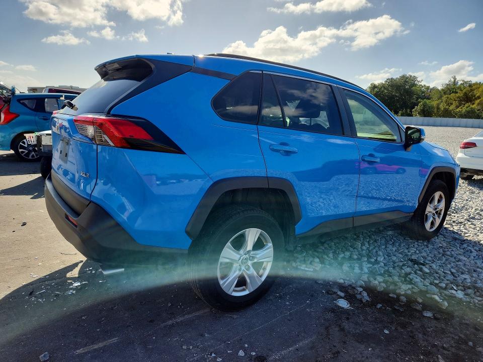 Zdjęcie 3 z aukcji – 2020 TOYOTA RAV4 z VIN JTMW1RFV3LD050628