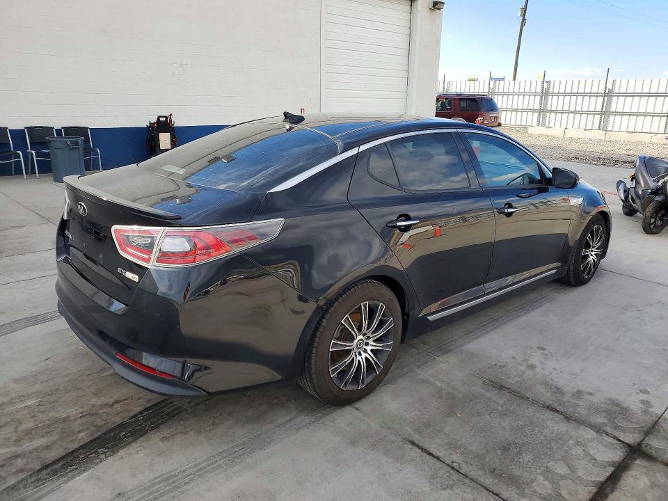 Photo 3 from auction – 2014 KIA OPTIMA with VIN KNAGN4ADXE5062490
