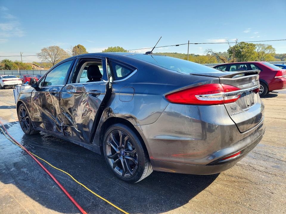 Photo 2 from auction – 2018 FORD FUSION with VIN 3FA6P0LU1JR132700