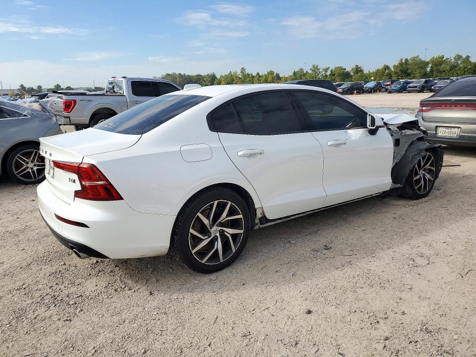 صورة رقم 3 من المزاد - 2019 VOLVO S60 مع VIN 7JRA22TK7KG015601