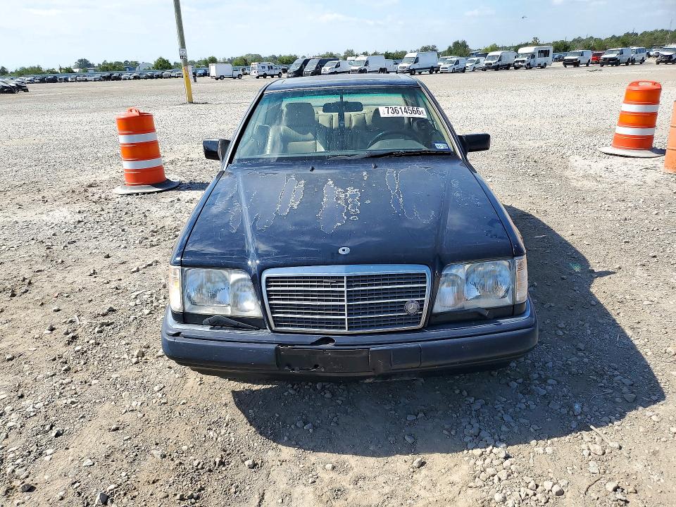 Снимка 5 от търг – 1995 MERCEDES-BENZ E с VIN WDBEA52E8SC233990
