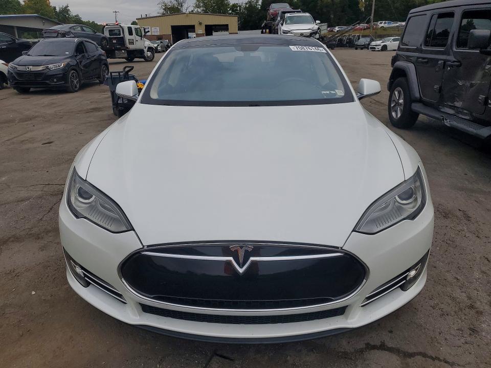 Снимка 5 от търг – 2013 TESLA MODEL S с VIN 5YJSA1DP0DFP17508