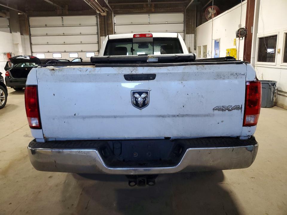 Снимка 6 от търг – 2015 RAM 1500 с VIN 3C6JR7DG3FG564358