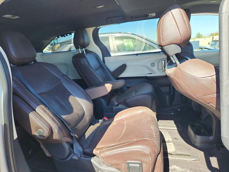 Снимка 11 от търг – 2023 TOYOTA SIENNA с VIN 5TDESKFC2PS090675