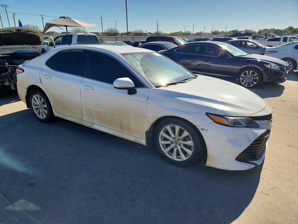Снимка 4 от търг – 2019 TOYOTA CAMRY с VIN 4T1B11HK5KU236068