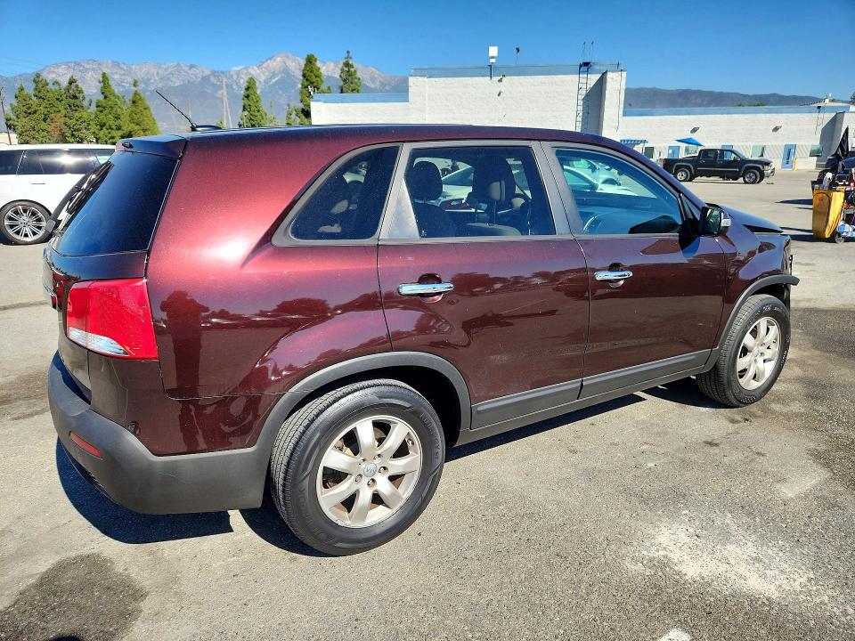 Foto 3 de la subasta – 2013 KIA SORENTO con VIN 5XYKT3A17DG402865
