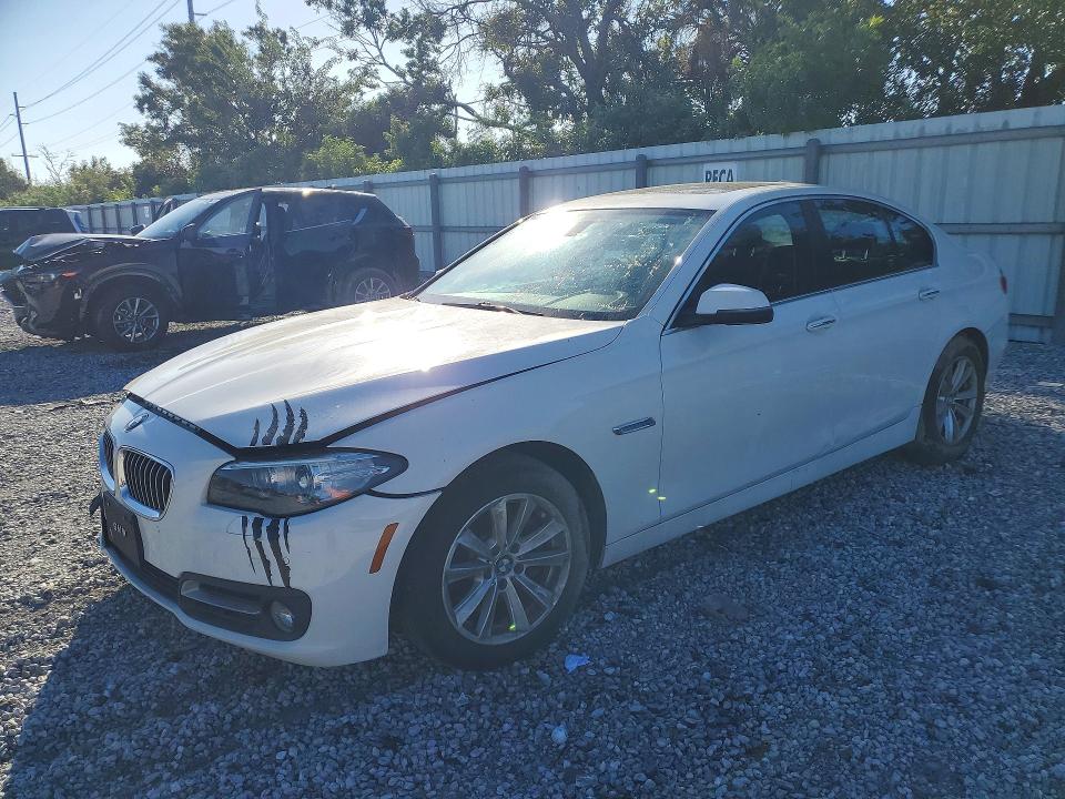 BMW 528 2016 مع رقم تعريف المركبة WBA5A7C55GG643042 - صورة من المزاد