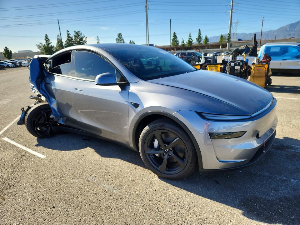 Снимка 4 от търг – 2026 TESLA MODEL Y с VIN 7SAYGDEEXTF703379