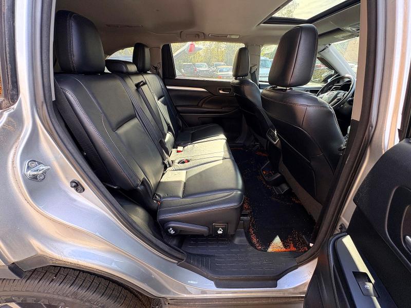 Photo 6 from auction – 2017 TOYOTA HIGHLANDER with VIN 5TDKZRFH1HS508437