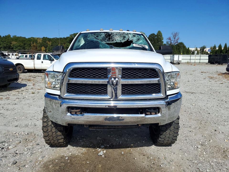 Снимка 5 от търг – 2018 RAM 2500 с VIN 3C6UR5CL6JG217048