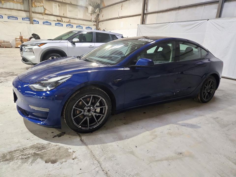 TESLA MODEL 3 2022 مع رقم تعريف المركبة 5YJ3E1EA1NF370369 - صورة من المزاد