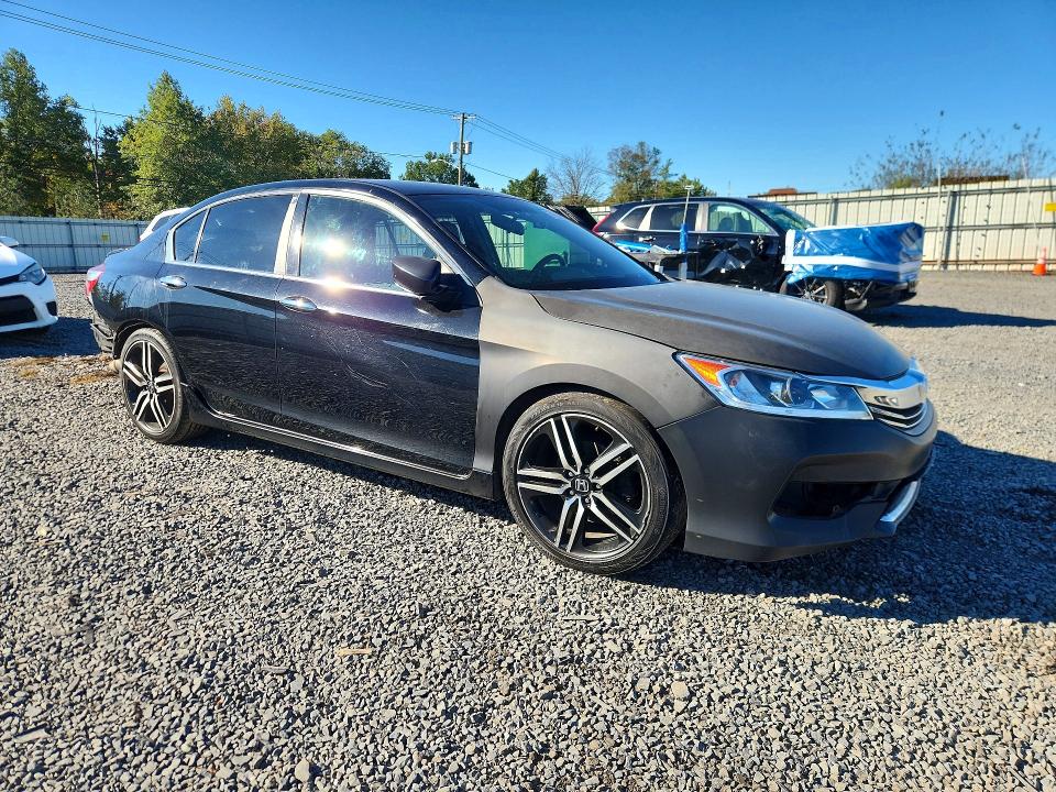 Снимка 4 от търг – 2017 HONDA ACCORD с VIN 1HGCR2F58HA016164