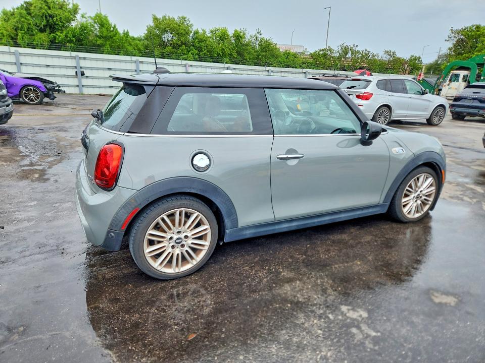 Zdjęcie 3 z aukcji – 2020 MINI COOPER z VIN WMWXR5C01L2L53821