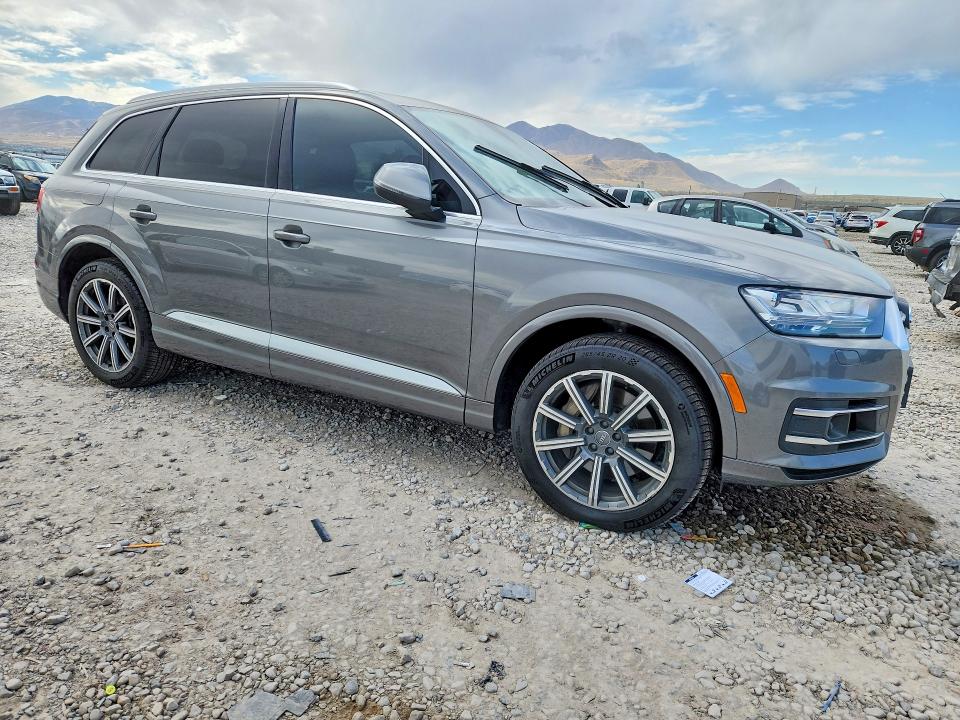 Photo 4 from auction – 2017 AUDI Q7 with VIN WA1VAAF76HD058383