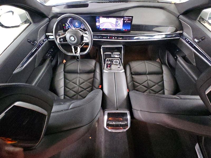 صورة رقم 8 من المزاد - 2025 BMW 740 مع VIN WBA33EH02SCU94141
