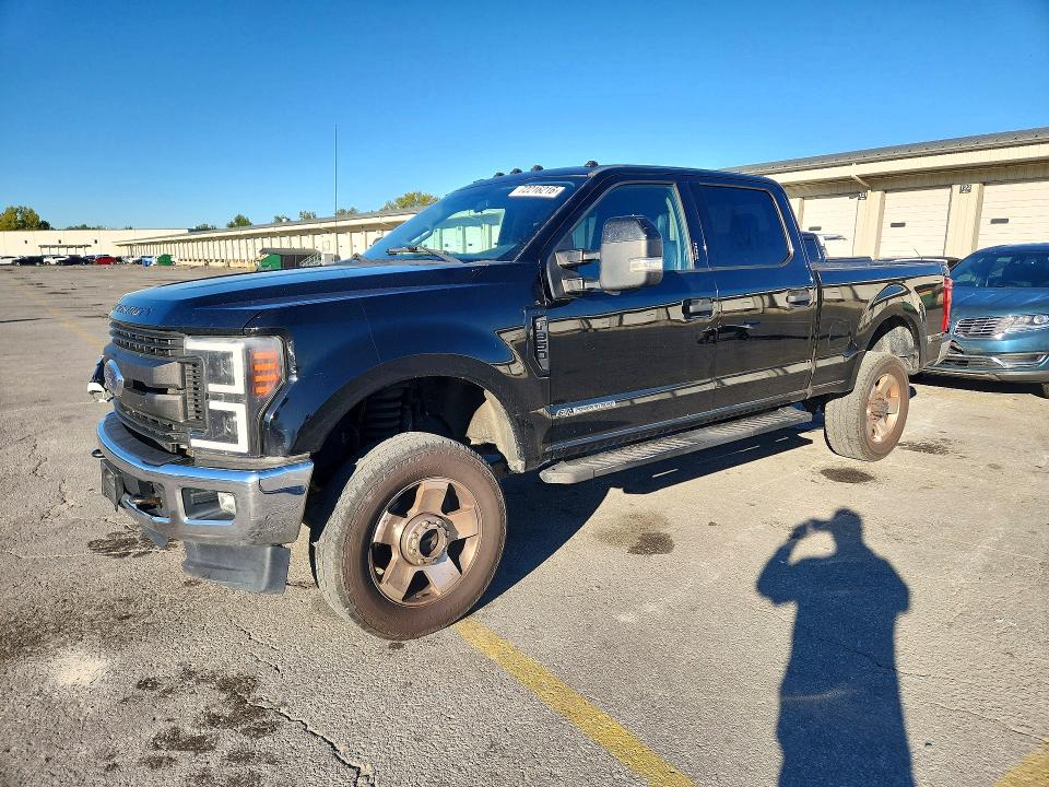 Zdjęcie 1 z aukcji – 2017 FORD F350 z VIN 1FT8W3BT0HEB63238
