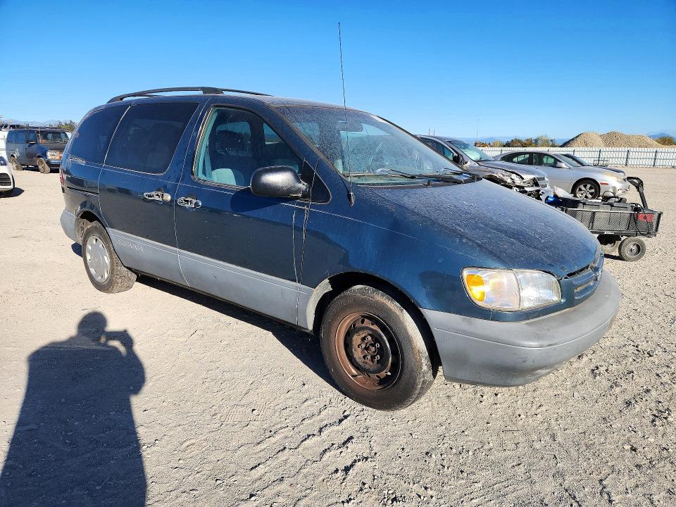 Photo 4 from auction – 2000 TOYOTA SIENNA with VIN 4T3ZF13C2YU186679