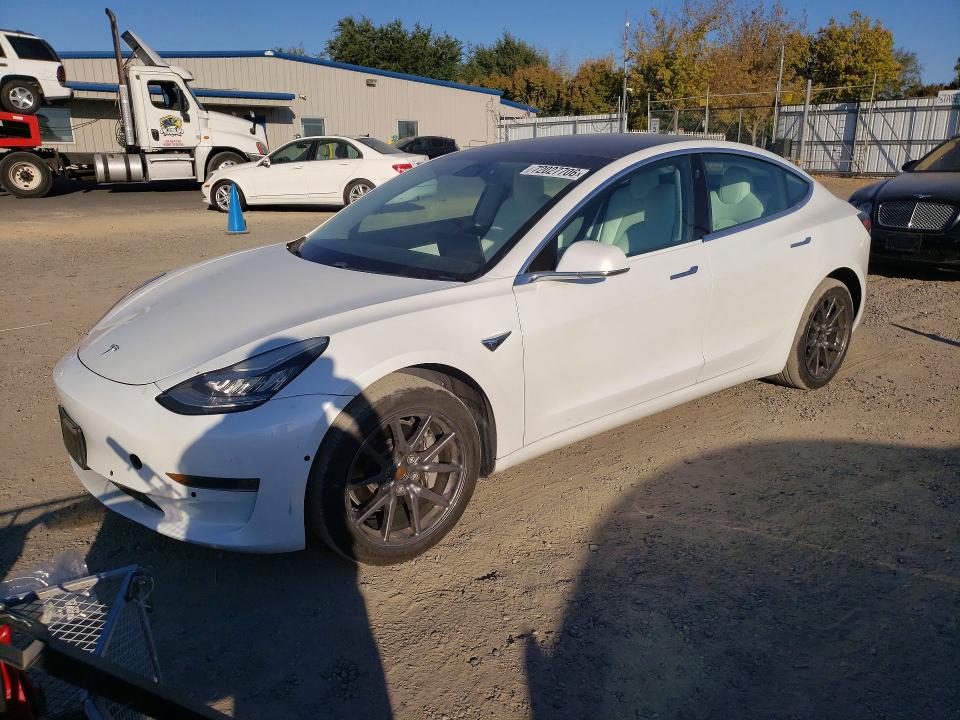 TESLA MODEL 3 2020 с VIN 5YJ3E1EAXLF599095 - Фото с аукциона
