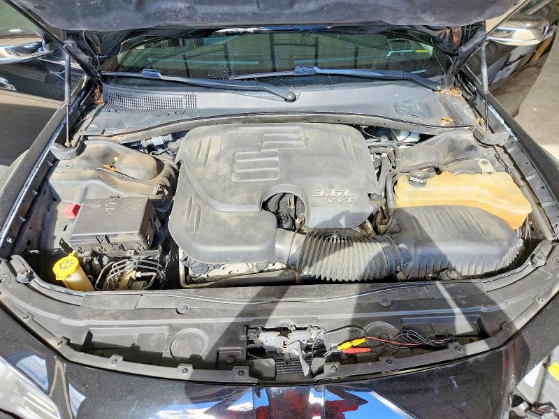 Снимка 11 от търг – 2016 CHRYSLER 300C с VIN 2C3CCAKG9GH244258