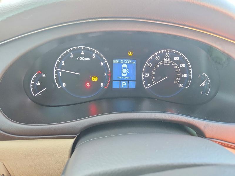 Photo 9 from auction – 2010 HYUNDAI GENESIS with VIN KMHGC4DE7AU075769