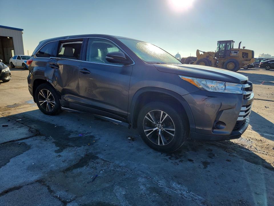 Снимка 4 от търг – 2018 TOYOTA HIGHLANDER с VIN 5TDZARFH2JS037927