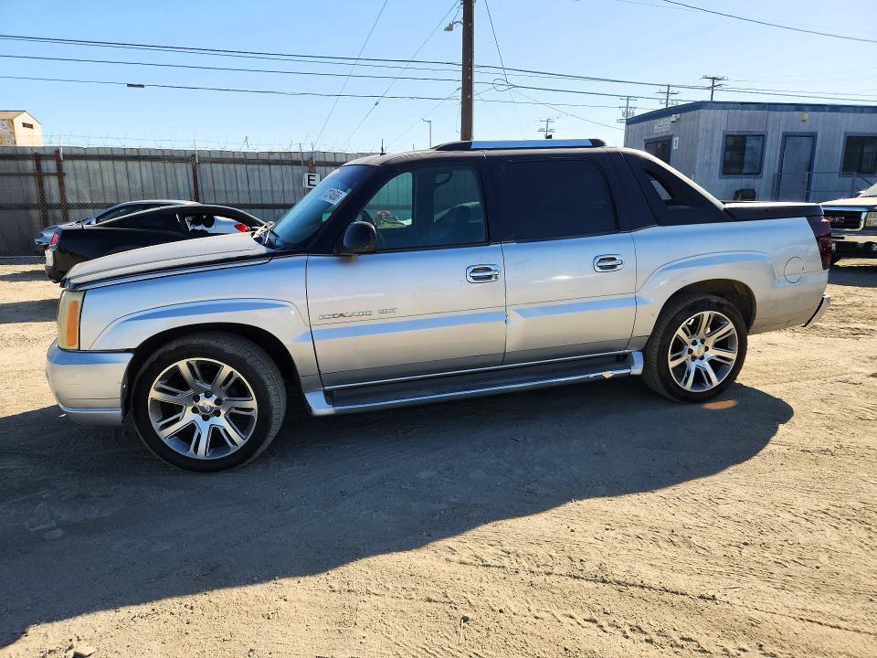 CADILLAC ESCALADE 2002 с VIN 3GYEK63N92G257676 - Снимка от търг