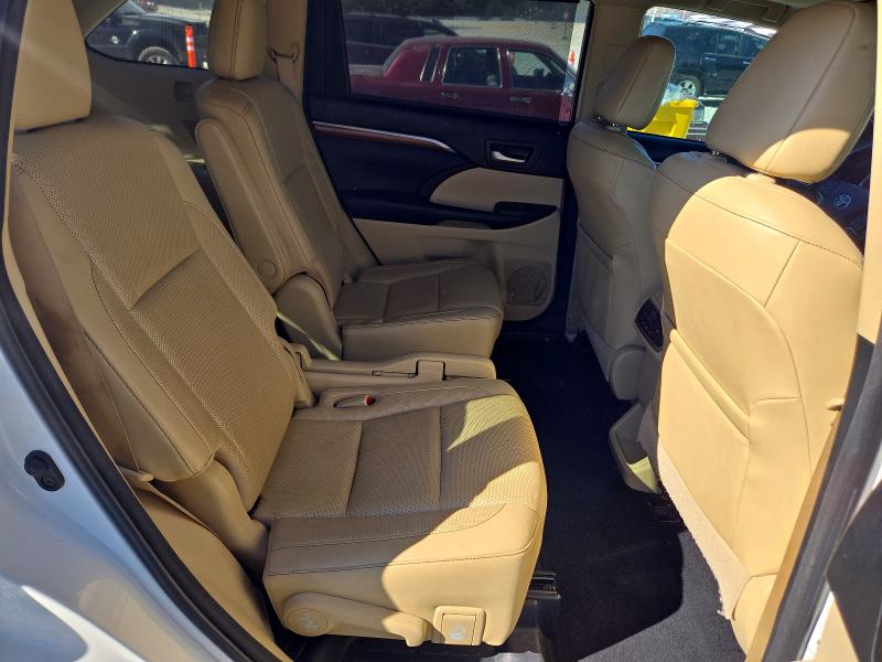 Снимка 11 от търг – 2018 TOYOTA HIGHLANDER с VIN 5TDYZRFH4JS237695