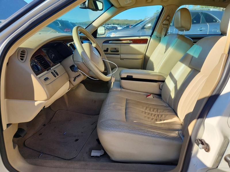 Снимка 7 от търг – 2007 LINCOLN TOWN CAR с VIN 1LNHM81WX7Y624209
