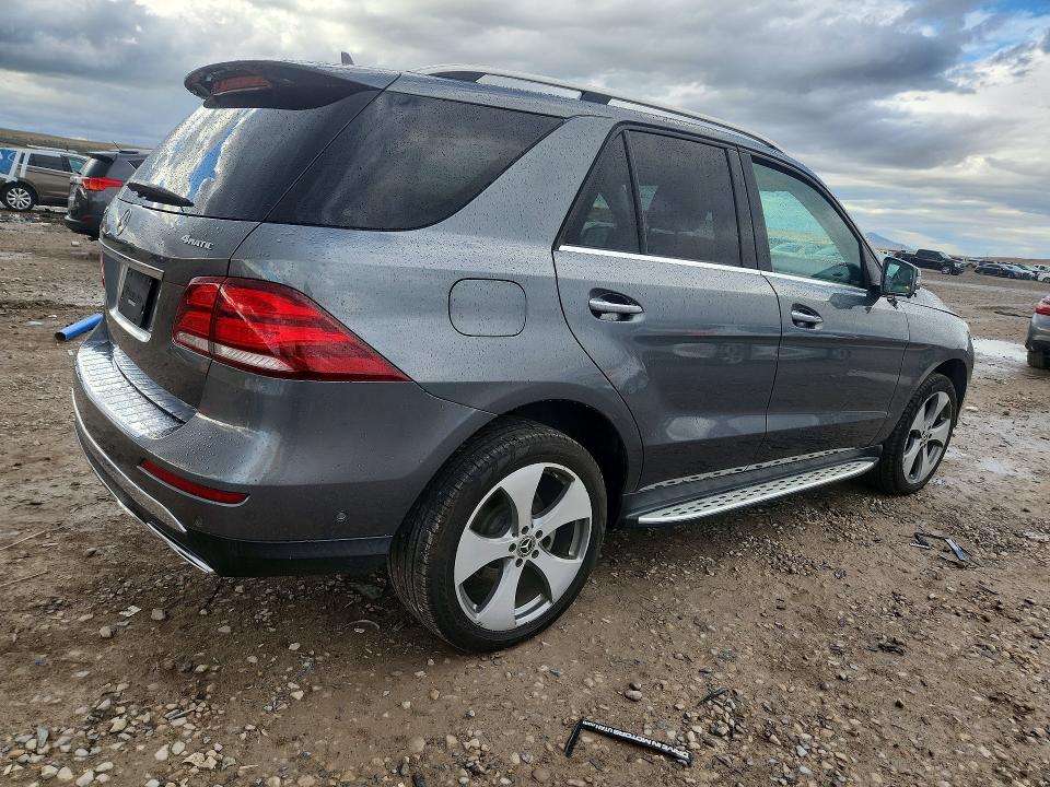 Снимка 3 от търг – 2017 MERCEDES-BENZ GLE с VIN 4JGDA5HB0HA925221
